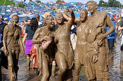 Die Glastonbury Festival-Premiere: Eine Ode an den britischen Folk und eine Ode an das Schlammfestival